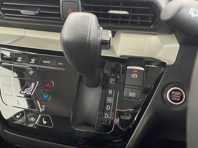 三菱 デリカミニ T プレミアム 愛知県 2025(令7)年 0.1千km 緑Ⅱ 未使用車・新車/９型ディスプレイオーディオ/全方位カメラ/Bluetooth・AppleCarPlay・AndroidAuto・USB/ルーフレール/ファブリック＆合皮シート/前席シートヒーター/ヒルディセントコントロール/ヒルスタートアシスト/アイドリングストップ/ACC/車線維持支援/車線逸脱警報/先行車発進告知/LEDヘッドライト/オートライト/オートマチックハイビーム/革巻きステアリング/ステアリングスイッチ/パドルシフト/電子パーキングブレーキ/オートホールド/スマートキー/プッシュスタート/スペアキー/新車保証書・取扱説明書