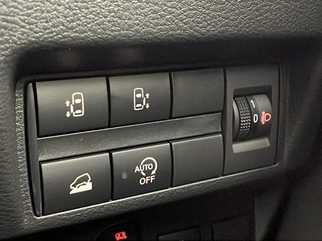 三菱 デリカミニ T プレミアム 愛知県 2025(令7)年 0.1千km 緑Ⅱ 未使用車・新車/９型ディスプレイオーディオ/全方位カメラ/Bluetooth・AppleCarPlay・AndroidAuto・USB/ルーフレール/ファブリック＆合皮シート/前席シートヒーター/ヒルディセントコントロール/ヒルスタートアシスト/アイドリングストップ/ACC/車線維持支援/車線逸脱警報/先行車発進告知/LEDヘッドライト/オートライト/オートマチックハイビーム/革巻きステアリング/ステアリングスイッチ/パドルシフト/電子パーキングブレーキ/オートホールド/スマートキー/プッシュスタート/スペアキー/新車保証書・取扱説明書