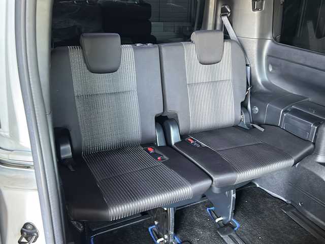 トヨタ ヴォクシー ZS 煌Ⅱ 大阪府 2019(令1)年 6万km ホワイトパールクリスタルシャイン 衝突軽減システム　両側パワースライドドア　純正ナビ　Ｂカメラ　ＣＤ　ＤＶＤ　ＢＴ　フルセグＴＶ　ＨＤＭＩ　１０．１型フリップダウンモニター　クルーズコントロール　前方ドライブレコーダー　ＷＡＣ　ＥＴＣ　電格ミラー　オートライト　スマートキー　プッシュスタート　取扱説明書　LEDヘッドライト　前後コーナーセンサー　レーンキープアシスト