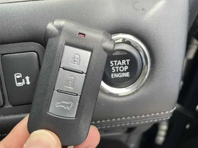 三菱 デリカＤ：５ P 千葉県 2019(令1)年 5.9万km エメラルドブラックパール 衝突軽減ブレーキ/全方位カメラ/両側パワースライドドア/フリップダウンモニター/純正１０インチＳＤナビ/フルセグＴＶ/レーダークルーズコントロール/電動リアゲート/ＬＥＤヘッドライト