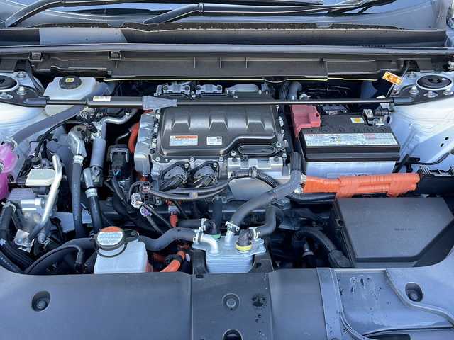 レクサス ＲＺ 450e Fスポーツ パフォーマンス 山口県 2024(令6)年 1.4万km パールⅡ ワンオーナー/100台限定車/純正ディスプレイオーディオ/・フルセグTV/・Bluetooth接続/・ナビキッド/アラウンドビューモニター/純正フロントカーボンスポイラー/純正リアカーボンスポイラー/純正カーボンウィング/純正カーボンルーフ/純正ブルーブレーキキャリパー/ビルトインETC/ドライブレコーダー/Lexus Safety System +/・プリクラッシュセーフティ/・レーンディパーチャーアラート/・レーダークルーズコントロール/・アダプティブハイビームシステム/・ロードサインアシスト/・発進遅れ告知機能/・ドライバー異常時対応システム/・フロントクロストラフィックアラート/・プロアクティブドライビングアシスト/パドルシフト/ハーフレザーシート/パワーシートD席/N席/シートヒーター/エアシート/ステアリングヒーター/スマートキー/プッシュスタート/スペアキー２本/ワイヤレス充電/USB入力端子/パワーバックドア/純正フロアマット/純正LEDライト/純正21インチ特別仕様アルミホイール/ウィンカーミラー/保証書