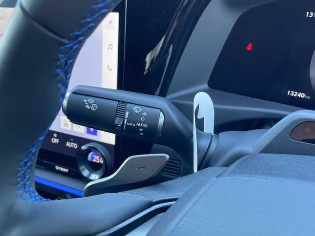 レクサス ＲＺ 450e Fスポーツ パフォーマンス 山口県 2024(令6)年 1.4万km パールⅡ ワンオーナー/100台限定車/純正ディスプレイオーディオ/・フルセグTV/・Bluetooth接続/・ナビキッド/アラウンドビューモニター/純正フロントカーボンスポイラー/純正リアカーボンスポイラー/純正カーボンウィング/純正カーボンルーフ/純正ブルーブレーキキャリパー/ビルトインETC/ドライブレコーダー/Lexus Safety System +/・プリクラッシュセーフティ/・レーンディパーチャーアラート/・レーダークルーズコントロール/・アダプティブハイビームシステム/・ロードサインアシスト/・発進遅れ告知機能/・ドライバー異常時対応システム/・フロントクロストラフィックアラート/・プロアクティブドライビングアシスト/パドルシフト/ハーフレザーシート/パワーシートD席/N席/シートヒーター/エアシート/ステアリングヒーター/スマートキー/プッシュスタート/スペアキー２本/ワイヤレス充電/USB入力端子/パワーバックドア/純正フロアマット/純正LEDライト/純正21インチ特別仕様アルミホイール/ウィンカーミラー/保証書