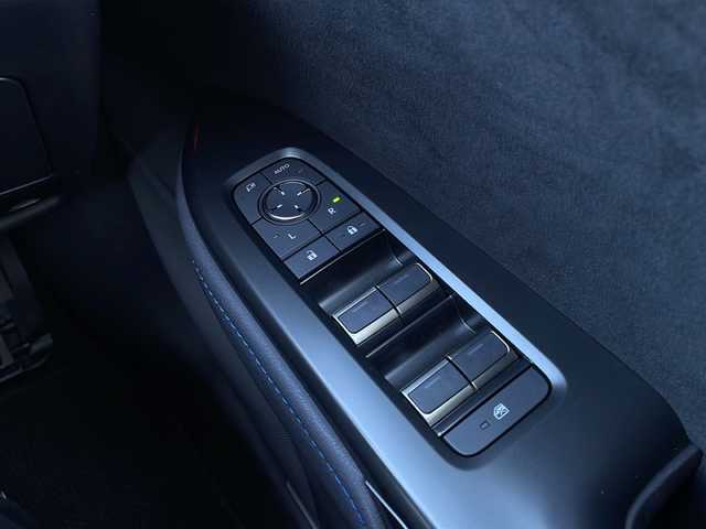 レクサス ＲＺ 450e Fスポーツ パフォーマンス 山口県 2024(令6)年 1.4万km パールⅡ ワンオーナー/100台限定車/純正ディスプレイオーディオ/・フルセグTV/・Bluetooth接続/・ナビキッド/アラウンドビューモニター/純正フロントカーボンスポイラー/純正リアカーボンスポイラー/純正カーボンウィング/純正カーボンルーフ/純正ブルーブレーキキャリパー/ビルトインETC/ドライブレコーダー/Lexus Safety System +/・プリクラッシュセーフティ/・レーンディパーチャーアラート/・レーダークルーズコントロール/・アダプティブハイビームシステム/・ロードサインアシスト/・発進遅れ告知機能/・ドライバー異常時対応システム/・フロントクロストラフィックアラート/・プロアクティブドライビングアシスト/パドルシフト/ハーフレザーシート/パワーシートD席/N席/シートヒーター/エアシート/ステアリングヒーター/スマートキー/プッシュスタート/スペアキー２本/ワイヤレス充電/USB入力端子/パワーバックドア/純正フロアマット/純正LEDライト/純正21インチ特別仕様アルミホイール/ウィンカーミラー/保証書