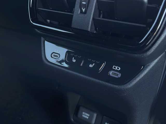 レクサス ＲＺ 450e Fスポーツ パフォーマンス 山口県 2024(令6)年 1.4万km パールⅡ ワンオーナー/100台限定車/純正ディスプレイオーディオ/・フルセグTV/・Bluetooth接続/・ナビキッド/アラウンドビューモニター/純正フロントカーボンスポイラー/純正リアカーボンスポイラー/純正カーボンウィング/純正カーボンルーフ/純正ブルーブレーキキャリパー/ビルトインETC/ドライブレコーダー/Lexus Safety System +/・プリクラッシュセーフティ/・レーンディパーチャーアラート/・レーダークルーズコントロール/・アダプティブハイビームシステム/・ロードサインアシスト/・発進遅れ告知機能/・ドライバー異常時対応システム/・フロントクロストラフィックアラート/・プロアクティブドライビングアシスト/パドルシフト/ハーフレザーシート/パワーシートD席/N席/シートヒーター/エアシート/ステアリングヒーター/スマートキー/プッシュスタート/スペアキー２本/ワイヤレス充電/USB入力端子/パワーバックドア/純正フロアマット/純正LEDライト/純正21インチ特別仕様アルミホイール/ウィンカーミラー/保証書