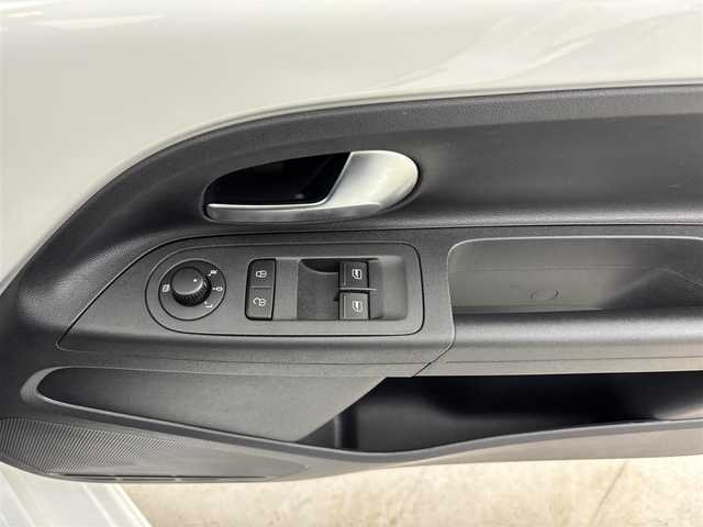 フォルクスワーゲン アップ ＧＴＩ 福岡県 2018(平30)年 0.7万km パール ６ＭＴ　/純正オーディオ／Ｂｌｕｅｔｏｏｔｈ　/ＥＴＣ２．０　/ドライブレコーダー　/クルーズコントロール　/衝突被害軽減システム　/アイドリングストップ　/シートヒーター　/純正１７インチＡＷ　/純正フロアマット