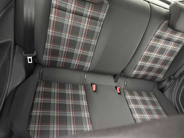 フォルクスワーゲン アップ ＧＴＩ 福岡県 2018(平30)年 0.7万km パール ６ＭＴ　/純正オーディオ／Ｂｌｕｅｔｏｏｔｈ　/ＥＴＣ２．０　/ドライブレコーダー　/クルーズコントロール　/衝突被害軽減システム　/アイドリングストップ　/シートヒーター　/純正１７インチＡＷ　/純正フロアマット