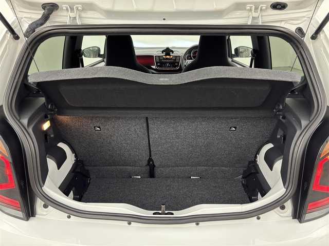 フォルクスワーゲン アップ ＧＴＩ 福岡県 2018(平30)年 0.7万km パール ６ＭＴ　/純正オーディオ／Ｂｌｕｅｔｏｏｔｈ　/ＥＴＣ２．０　/ドライブレコーダー　/クルーズコントロール　/衝突被害軽減システム　/アイドリングストップ　/シートヒーター　/純正１７インチＡＷ　/純正フロアマット