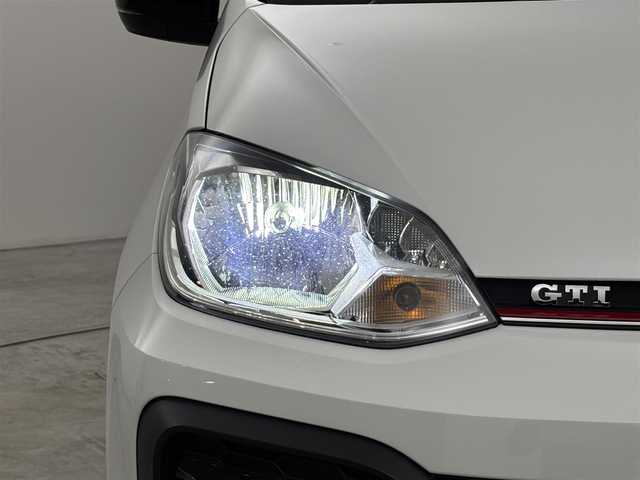 フォルクスワーゲン アップ ＧＴＩ 福岡県 2018(平30)年 0.7万km パール ６ＭＴ　/純正オーディオ／Ｂｌｕｅｔｏｏｔｈ　/ＥＴＣ２．０　/ドライブレコーダー　/クルーズコントロール　/衝突被害軽減システム　/アイドリングストップ　/シートヒーター　/純正１７インチＡＷ　/純正フロアマット