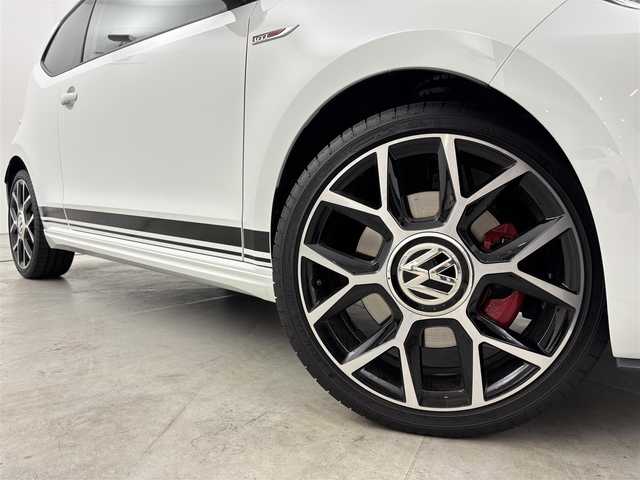 フォルクスワーゲン アップ ＧＴＩ 福岡県 2018(平30)年 0.7万km パール ６ＭＴ　/純正オーディオ／Ｂｌｕｅｔｏｏｔｈ　/ＥＴＣ２．０　/ドライブレコーダー　/クルーズコントロール　/衝突被害軽減システム　/アイドリングストップ　/シートヒーター　/純正１７インチＡＷ　/純正フロアマット