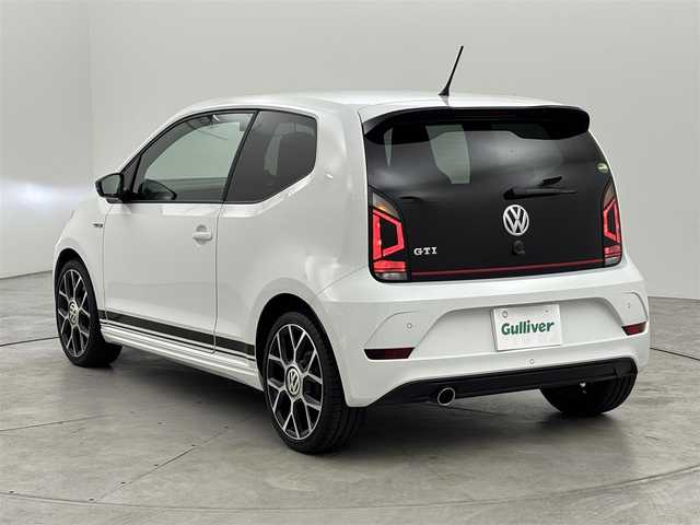フォルクスワーゲン アップ ＧＴＩ 福岡県 2018(平30)年 0.7万km パール ６ＭＴ　/純正オーディオ／Ｂｌｕｅｔｏｏｔｈ　/ＥＴＣ２．０　/ドライブレコーダー　/クルーズコントロール　/衝突被害軽減システム　/アイドリングストップ　/シートヒーター　/純正１７インチＡＷ　/純正フロアマット