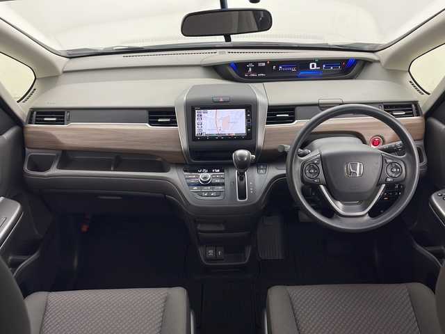 ホンダ フリード＋ G ホンダセンシング 秋田県 2019(令1)年 1.8万km ミッドナイトブルービームM 4WD/純正メモリナビ　/AM/FM/Bluetooth/CD/DVD/両側パワースライドドア　/衝突被害軽減ブレーキ　/レーダークルーズコントロール　/横滑り防止装置　/レーンキープアシスト　/バックカメラ　/ビルトインETC　/LEDヘッドライト　/オートライト/前席シートヒーター　/前後ドライブレコーダー/プッシュスタート/サイドバイザー/ステアリングリモコン/純正フロアマット