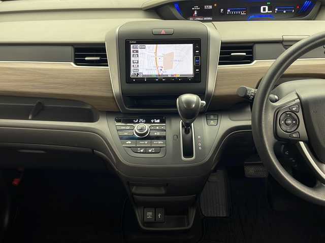 ホンダ フリード＋ G ホンダセンシング 秋田県 2019(令1)年 1.8万km ミッドナイトブルービームM 4WD/純正メモリナビ　/AM/FM/Bluetooth/CD/DVD/両側パワースライドドア　/衝突被害軽減ブレーキ　/レーダークルーズコントロール　/横滑り防止装置　/レーンキープアシスト　/バックカメラ　/ビルトインETC　/LEDヘッドライト　/オートライト/前席シートヒーター　/前後ドライブレコーダー/プッシュスタート/サイドバイザー/ステアリングリモコン/純正フロアマット