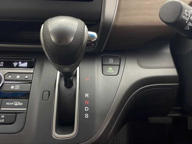 ホンダ フリード＋ G ホンダセンシング 秋田県 2019(令1)年 1.8万km ミッドナイトブルービームM 4WD/純正メモリナビ　/AM/FM/Bluetooth/CD/DVD/両側パワースライドドア　/衝突被害軽減ブレーキ　/レーダークルーズコントロール　/横滑り防止装置　/レーンキープアシスト　/バックカメラ　/ビルトインETC　/LEDヘッドライト　/オートライト/前席シートヒーター　/前後ドライブレコーダー/プッシュスタート/サイドバイザー/ステアリングリモコン/純正フロアマット