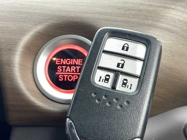 ホンダ フリード＋ G ホンダセンシング 秋田県 2019(令1)年 1.8万km ミッドナイトブルービームM 4WD/純正メモリナビ　/AM/FM/Bluetooth/CD/DVD/両側パワースライドドア　/衝突被害軽減ブレーキ　/レーダークルーズコントロール　/横滑り防止装置　/レーンキープアシスト　/バックカメラ　/ビルトインETC　/LEDヘッドライト　/オートライト/前席シートヒーター　/前後ドライブレコーダー/プッシュスタート/サイドバイザー/ステアリングリモコン/純正フロアマット