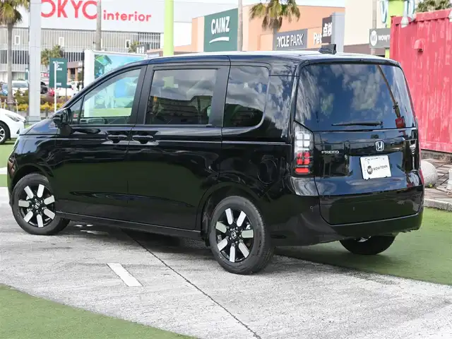 ホンダ フリード ハイブリット e:HEV AIR EX 千葉県 2025(令7)年 0.1千km クリスタルブラックパール e:HEV エアー　EX　2LB40Z　6人　9インチナビ　LXM-242ZFNI(207680円)/ホンダセンシング/・衝突軽減ブレーキ（CMBS）/・車線維持支援システム（LKAS）/・アダプティブクルーズコントロール（ACC）/・ブラインドスポットインフォメーション/・後方誤発進抑制機能/・誤発進抑制機能/両側パワースライドドア/ハーフレザーシート/前席シートヒーター/純正コネクトナビ/地デジTV/【Apple CarPlay　Android Auto対応】/【Bluetooth接続】/バックカメラ/革巻きステアリング/ステアリングスイッチ/LEDヘッドライト/ウインカーミラー/コーナーセンサー/純正15インチアルミホイル/サイド/カーテンエアバッグ/Honda スマートキー