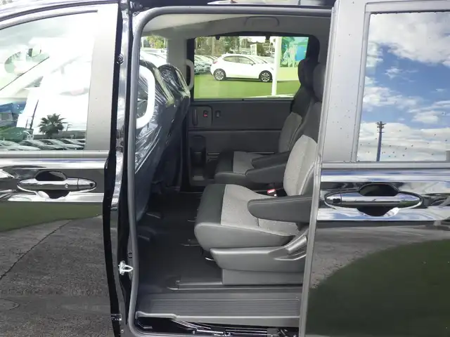 ホンダ フリード ハイブリット e:HEV AIR EX 千葉県 2025(令7)年 0.1千km クリスタルブラックパール e:HEV エアー　EX　2LB40Z　6人　9インチナビ　LXM-242ZFNI(207680円)/ホンダセンシング/・衝突軽減ブレーキ（CMBS）/・車線維持支援システム（LKAS）/・アダプティブクルーズコントロール（ACC）/・ブラインドスポットインフォメーション/・後方誤発進抑制機能/・誤発進抑制機能/両側パワースライドドア/ハーフレザーシート/前席シートヒーター/純正コネクトナビ/地デジTV/【Apple CarPlay　Android Auto対応】/【Bluetooth接続】/バックカメラ/革巻きステアリング/ステアリングスイッチ/LEDヘッドライト/ウインカーミラー/コーナーセンサー/純正15インチアルミホイル/サイド/カーテンエアバッグ/Honda スマートキー