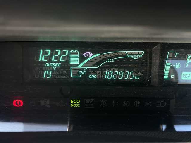 トヨタ アクア S 埼玉県 2012(平24)年 10.3万km シルバーM 取扱説明書/保証書/記録簿/ワンオーナー/CD/AUX/純正フロアマット/オートエアコン/横滑り防止装置/電動格納ミラー/禁煙車