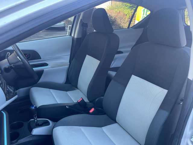 トヨタ アクア S 埼玉県 2012(平24)年 10.3万km シルバーM 取扱説明書/保証書/記録簿/ワンオーナー/CD/AUX/純正フロアマット/オートエアコン/横滑り防止装置/電動格納ミラー/禁煙車