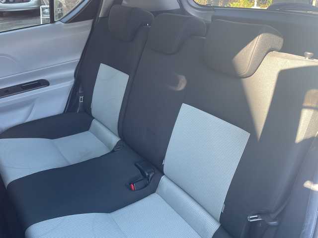 トヨタ アクア S 埼玉県 2012(平24)年 10.3万km シルバーM 取扱説明書/保証書/記録簿/ワンオーナー/CD/AUX/純正フロアマット/オートエアコン/横滑り防止装置/電動格納ミラー/禁煙車