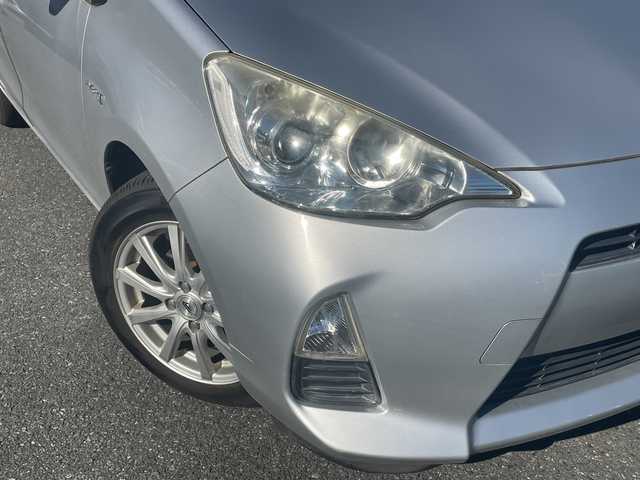 トヨタ アクア S 埼玉県 2012(平24)年 10.3万km シルバーM 取扱説明書/保証書/記録簿/ワンオーナー/CD/AUX/純正フロアマット/オートエアコン/横滑り防止装置/電動格納ミラー/禁煙車