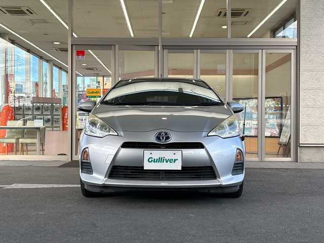 トヨタ アクア S 埼玉県 2012(平24)年 10.3万km シルバーM 取扱説明書/保証書/記録簿/ワンオーナー/CD/AUX/純正フロアマット/オートエアコン/横滑り防止装置/電動格納ミラー/禁煙車