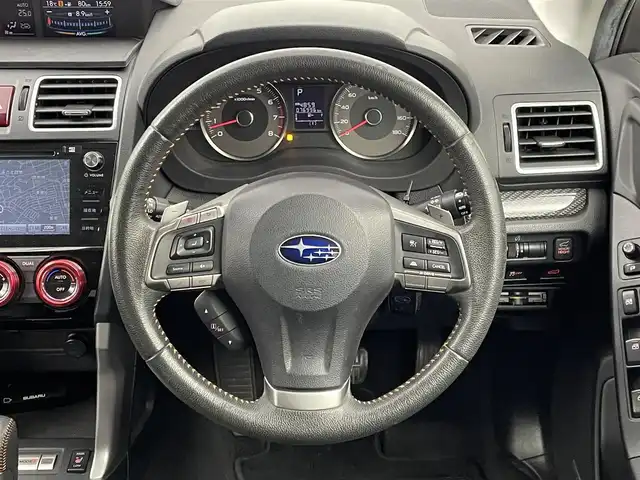スバル フォレスター Xブレイク 埼玉県 2015(平27)年 7.7万km クリスタルホワイトP アイサイトｖｅｒ２　純正ナビ　フリップダウンモニター　バックカメラ　ＥＴＣ　レーダークルーズコントロール　シートヒーター　純正アルミホイール　スマートキー　オートライト　ＬＥＤヘッドライト　地デジＴＶ