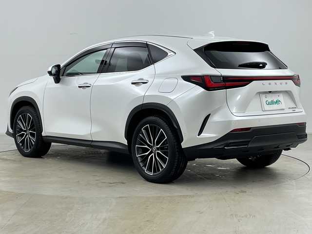 レクサス ＮＸ 350h バージョンL 道央・札幌 2023(令5)年 1.5万km ソニッククォーツ ・4WD/・サンルーフ/・純正14.1インチナビ/・BT&USB&Miracast&フルセグTV/・全方位カメラ/・パワーバックドア/・ブラインドスポットモニター/・車線逸脱防止支援システム/・パーキングサポートブレーキ/・ヘッドアップディスプレイ/・プリクラッシュセーフティ/・安心降車アシスト/・リアカメラディティクション/・ロードサインアシスト/・レーダークルーズコントロール/・パドルシフト/・レザーシート/・前席シートヒーター&ベンチレーション/・ステアリングヒーター/・D席メモリシート/・ドアミラーヒーター/・バックフォグ/・デジタルインナーミラー/・3眼LEDヘッドライト/・オートライト/・オートマチックハイビーム/・スマートキー/・プッシュスタート