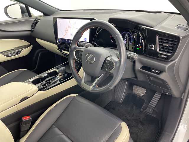 レクサス ＮＸ 350h バージョンL 道央・札幌 2023(令5)年 1.5万km ソニッククォーツ ・4WD/・サンルーフ/・純正14.1インチナビ/・BT&USB&Miracast&フルセグTV/・全方位カメラ/・パワーバックドア/・ブラインドスポットモニター/・車線逸脱防止支援システム/・パーキングサポートブレーキ/・ヘッドアップディスプレイ/・プリクラッシュセーフティ/・安心降車アシスト/・リアカメラディティクション/・ロードサインアシスト/・レーダークルーズコントロール/・パドルシフト/・レザーシート/・前席シートヒーター&ベンチレーション/・ステアリングヒーター/・D席メモリシート/・ドアミラーヒーター/・バックフォグ/・デジタルインナーミラー/・3眼LEDヘッドライト/・オートライト/・オートマチックハイビーム/・スマートキー/・プッシュスタート