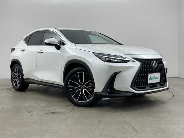 レクサス ＮＸ 350h バージョンL 兵庫県 2023(令5)年 3.3万km ソニッククォーツ ・純正14インチナビ/TV/Bluetooth/USB/Apple CarPlay/Miracast/・パノラミックビューモニター/・Lexus　Safety　System　＋/プリクラッシュセーフティ/緊急時操舵支援（アクティブ操舵機能付）/フロントクロストラフィックアラート/レーンチェンジアシスト/アダプティブハイビームシステム/・ロードサインアシスト/・プロアクティブドライビングアシスト/・リヤクロストラフィックアラート/・ブラインドスポットモニター/・パーキングサポートブレーキ/・リヤカメラディテクション/・クリアランスソナー/・アダプティブクルーズコントロール/・ＬＥＤヘッドライト/・オートライト/・フォグランプ/・パドルシフト/・ステアリングスイッチ/・パワーバックドア/・レザーシート/・パワーシート/・シートヒーター/・シートベンチレーション/・ステアリングヒーター/・前後ドライブレコーダー/・ビルトインＥＴＣ2.0/・純正20インチアルミホイール