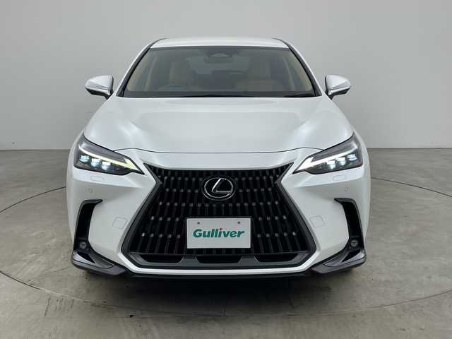 レクサス ＮＸ 350h バージョンL 兵庫県 2023(令5)年 3.3万km ソニッククォーツ ・純正14インチナビ/TV/Bluetooth/USB/Apple CarPlay/Miracast/・パノラミックビューモニター/・Lexus　Safety　System　＋/プリクラッシュセーフティ/緊急時操舵支援（アクティブ操舵機能付）/フロントクロストラフィックアラート/レーンチェンジアシスト/アダプティブハイビームシステム/・ロードサインアシスト/・プロアクティブドライビングアシスト/・リヤクロストラフィックアラート/・ブラインドスポットモニター/・パーキングサポートブレーキ/・リヤカメラディテクション/・クリアランスソナー/・アダプティブクルーズコントロール/・ＬＥＤヘッドライト/・オートライト/・フォグランプ/・パドルシフト/・ステアリングスイッチ/・パワーバックドア/・レザーシート/・パワーシート/・シートヒーター/・シートベンチレーション/・ステアリングヒーター/・前後ドライブレコーダー/・ビルトインＥＴＣ2.0/・純正20インチアルミホイール