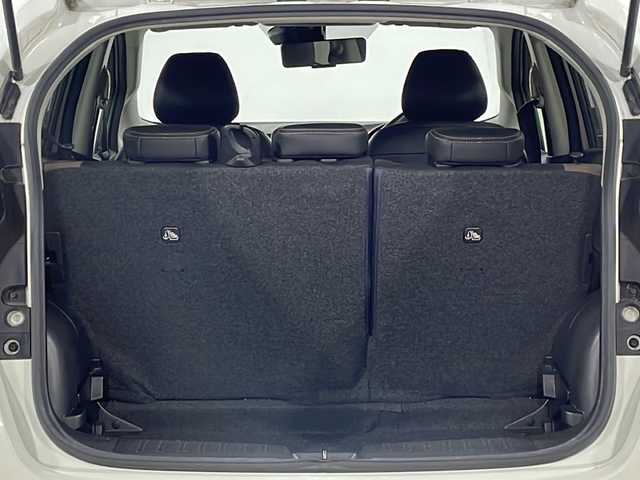 日産 ノート e－パワー メダリスト 広島県 2016(平28)年 3.5万km ブリリアントホワイトパール 純正ナビ/アラウンドビューモニター/インテリジェントルームミラー/ＥＴＣ/Blu-ray/ＬＥＤヘッドライト/前後コーナーセンサー/衝突被害軽減/レーンキープアシスト/オートライト/純正15インチアルミホイール(185/65/R15)/エアバッグ(運転席/助手席/サイド/カーテン)