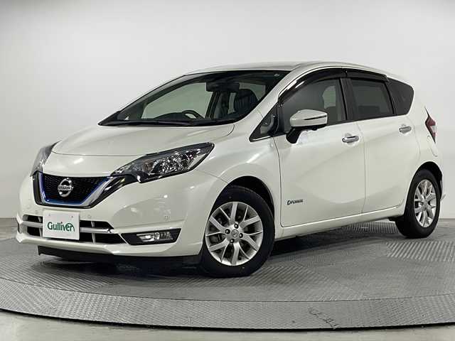 日産 ノート e－パワー メダリスト 広島県 2016(平28)年 3.5万km ブリリアントホワイトパール 純正ナビ/アラウンドビューモニター/インテリジェントルームミラー/ＥＴＣ/Blu-ray/ＬＥＤヘッドライト/前後コーナーセンサー/衝突被害軽減/レーンキープアシスト/オートライト/純正15インチアルミホイール(185/65/R15)/エアバッグ(運転席/助手席/サイド/カーテン)