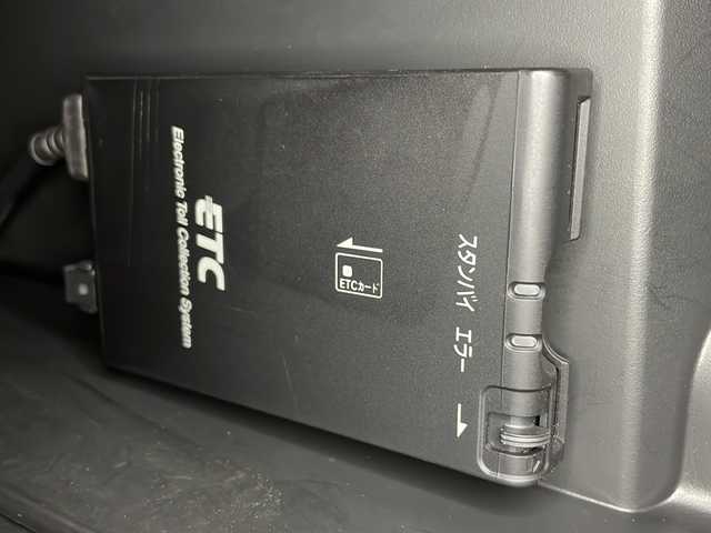 日産 ノート e－パワー メダリスト 広島県 2016(平28)年 3.5万km ブリリアントホワイトパール 純正ナビ/アラウンドビューモニター/インテリジェントルームミラー/ＥＴＣ/Blu-ray/ＬＥＤヘッドライト/前後コーナーセンサー/衝突被害軽減/レーンキープアシスト/オートライト/純正15インチアルミホイール(185/65/R15)/エアバッグ(運転席/助手席/サイド/カーテン)