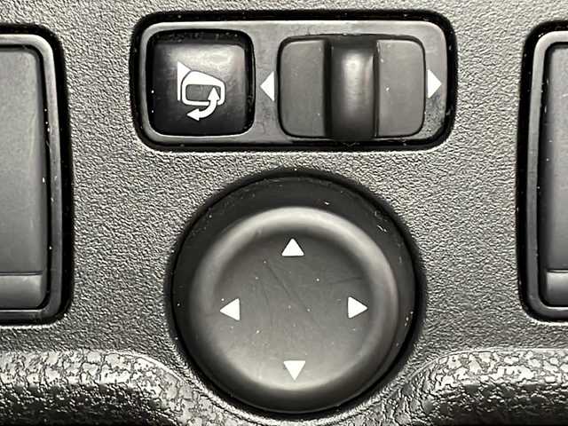 日産 ノート e－パワー メダリスト 広島県 2016(平28)年 3.5万km ブリリアントホワイトパール 純正ナビ/アラウンドビューモニター/インテリジェントルームミラー/ＥＴＣ/Blu-ray/ＬＥＤヘッドライト/前後コーナーセンサー/衝突被害軽減/レーンキープアシスト/オートライト/純正15インチアルミホイール(185/65/R15)/エアバッグ(運転席/助手席/サイド/カーテン)