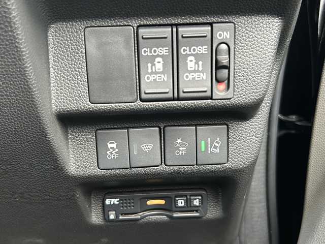 ホンダ フリード G ホンダセンシング 静岡県 2019(平31)年 6.9万km プレミアムスパークルブラックパール 純正ナビ/CD/DVD/AM/FM/フルセグTV/ipod/SD/USB/Bluetooth/AUX/主要装備/・純正ナビ　/・レーダークルーズコントロール　/・ドライブレコーダー　/・バックカメラ　/・ＥＴＣ　/・両側パワースライドドア　/・スマートキー　/・プッシュスタート　/・アイドリングストップ　/・ウォークスルー　/・ホンダセンシング/・レーンキープ/・オートライト/・ステアリングリモコン/・横滑り防止装置/・衝突軽減システム/・ヒーテッドドアミラー/・取扱説明書/・ワンオーナー/・保証書