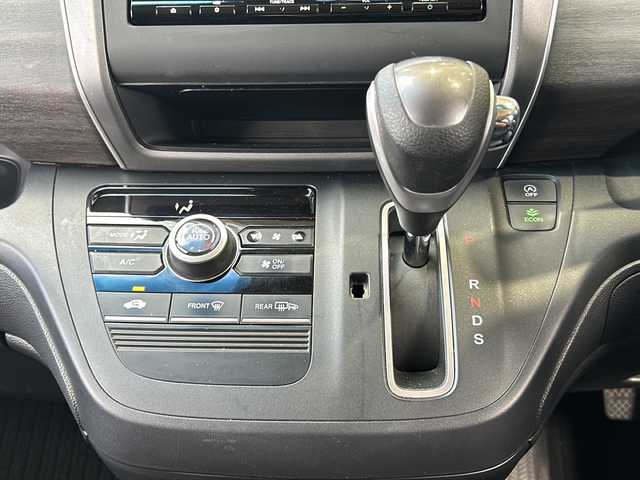 ホンダ フリード G ホンダセンシング 静岡県 2019(平31)年 6.9万km プレミアムスパークルブラックパール 純正ナビ/CD/DVD/AM/FM/フルセグTV/ipod/SD/USB/Bluetooth/AUX/主要装備/・純正ナビ　/・レーダークルーズコントロール　/・ドライブレコーダー　/・バックカメラ　/・ＥＴＣ　/・両側パワースライドドア　/・スマートキー　/・プッシュスタート　/・アイドリングストップ　/・ウォークスルー　/・ホンダセンシング/・レーンキープ/・オートライト/・ステアリングリモコン/・横滑り防止装置/・衝突軽減システム/・ヒーテッドドアミラー/・取扱説明書/・ワンオーナー/・保証書