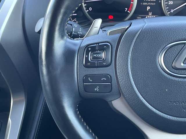 レクサス ＮＸ 300 スパイス&シック 群馬県 2020(令2)年 4.8万km ソニッククォーツ パノラマルーフ/純正10.3インチワイドナビ/（CD/DVD/SD/Bluetooth/USB/Miracast）/フルセグテレビ/バック・サイドカメラ/セーフティシステムプラス/・プリクラッシュセーフティシステム/・レーントレーシングアシスト/・アダプティブハイビームシステム/・レーダークルーズコントロール/・ロードサインアシスト/・先行車発進告知機能/ブラインドスポットモニター/リアクロストラフィックアラート/パーキングサポートブレーキ/ハンズフリーパワーバックドア/角型三眼LEDヘッドランプ/ボディ同色フェンダーアーチモール/ステアリングヒーター/黒レザーシート/シートヒーター/エアシート/パワーシート/シートメモリー