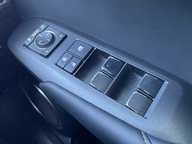 レクサス ＮＸ 300 スパイス&シック 群馬県 2020(令2)年 4.8万km ソニッククォーツ パノラマルーフ/純正10.3インチワイドナビ/（CD/DVD/SD/Bluetooth/USB/Miracast）/フルセグテレビ/バック・サイドカメラ/セーフティシステムプラス/・プリクラッシュセーフティシステム/・レーントレーシングアシスト/・アダプティブハイビームシステム/・レーダークルーズコントロール/・ロードサインアシスト/・先行車発進告知機能/ブラインドスポットモニター/リアクロストラフィックアラート/パーキングサポートブレーキ/ハンズフリーパワーバックドア/角型三眼LEDヘッドランプ/ボディ同色フェンダーアーチモール/ステアリングヒーター/黒レザーシート/シートヒーター/エアシート/パワーシート/シートメモリー