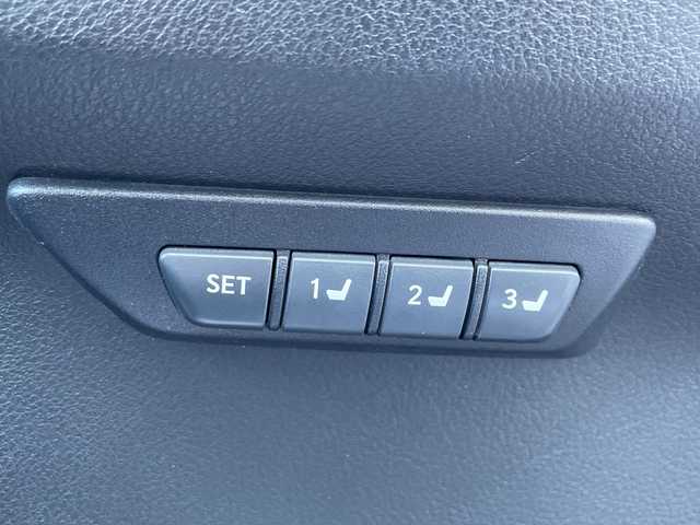 レクサス ＮＸ 300 スパイス&シック 群馬県 2020(令2)年 4.8万km ソニッククォーツ パノラマルーフ/純正10.3インチワイドナビ/（CD/DVD/SD/Bluetooth/USB/Miracast）/フルセグテレビ/バック・サイドカメラ/セーフティシステムプラス/・プリクラッシュセーフティシステム/・レーントレーシングアシスト/・アダプティブハイビームシステム/・レーダークルーズコントロール/・ロードサインアシスト/・先行車発進告知機能/ブラインドスポットモニター/リアクロストラフィックアラート/パーキングサポートブレーキ/ハンズフリーパワーバックドア/角型三眼LEDヘッドランプ/ボディ同色フェンダーアーチモール/ステアリングヒーター/黒レザーシート/シートヒーター/エアシート/パワーシート/シートメモリー