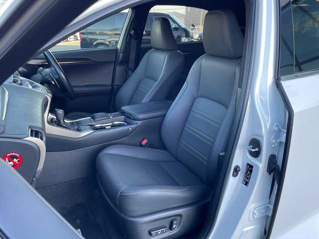 レクサス ＮＸ 300 スパイス&シック 群馬県 2020(令2)年 4.8万km ソニッククォーツ パノラマルーフ/純正10.3インチワイドナビ/（CD/DVD/SD/Bluetooth/USB/Miracast）/フルセグテレビ/バック・サイドカメラ/セーフティシステムプラス/・プリクラッシュセーフティシステム/・レーントレーシングアシスト/・アダプティブハイビームシステム/・レーダークルーズコントロール/・ロードサインアシスト/・先行車発進告知機能/ブラインドスポットモニター/リアクロストラフィックアラート/パーキングサポートブレーキ/ハンズフリーパワーバックドア/角型三眼LEDヘッドランプ/ボディ同色フェンダーアーチモール/ステアリングヒーター/黒レザーシート/シートヒーター/エアシート/パワーシート/シートメモリー