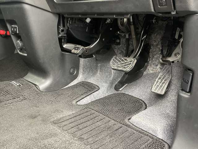 スズキ スペーシア ギア HYBRID XZターボ 大分県 2021(令3)年 6万km クールカーキパールメタリック/ガンメタリック2トーン 社外ナビ/（フルセグ/Bluetooth/CD/DVD)/衝突軽減回避ブレーキ/レーダークルーズコントロール/レーンアシスト/オートハイビーム/全方位カメラ/ビルトインETC/シートヒーター/パドルシフト/両側パワースライドドア/プッシュスタート・スマートキー/アイドリングストップ