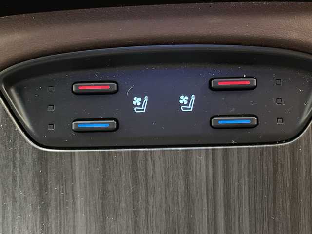 トヨタ ハリアー ハイブリッド Z レザーパッケージ 沖縄県 2021(令3)年 4万km プレシャスブラックパール 県外仕入れ/禁煙車/トヨタセーフティーセンス/・プリクラッシュセーフティ/・レーントレーシングアシスト/・レーダークルーズコントロール/・アダプティブハイビームシステム/・オートマチックハイビーム/・ロードサインアシスト/モデリスタエアロ/マフラーカッター/パノラミックビューモニター/純正ディスプレイオーディオ/・フルセグTV/・スマートホン連携/・Bluetooth/ＪＢＬプレミアムサウンド/デジタルインナーミラー/置くだけ充電/レザーシート/シートヒーター/シートクーラー/パワーバックドア/パワーシート/ブラインドスポットモニター/ヘッドアップディススレイ/純正19インチアルミ