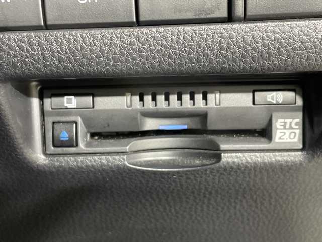 トヨタ ハリアー ハイブリッド Z レザーパッケージ 沖縄県 2021(令3)年 4万km プレシャスブラックパール 県外仕入れ/禁煙車/トヨタセーフティーセンス/・プリクラッシュセーフティ/・レーントレーシングアシスト/・レーダークルーズコントロール/・アダプティブハイビームシステム/・オートマチックハイビーム/・ロードサインアシスト/モデリスタエアロ/マフラーカッター/パノラミックビューモニター/純正ディスプレイオーディオ/・フルセグTV/・スマートホン連携/・Bluetooth/ＪＢＬプレミアムサウンド/デジタルインナーミラー/置くだけ充電/レザーシート/シートヒーター/シートクーラー/パワーバックドア/パワーシート/ブラインドスポットモニター/ヘッドアップディススレイ/純正19インチアルミ