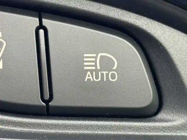 トヨタ ヴィッツ F セーフティエディション 福岡県 2018(平30)年 2.5万km ボルドーマイカメタリック 純正ナビ（ＢＴ、フルセグＴＶ）　/ＥＴＣ　/バックカメラ　/前後ドライブレコーダー　/衝突軽減システム　/横滑り防止装置　/レーンキープ　/オートハイビーム　/コーナーセンサー　/ＡＢＳ　/社外１４インチアルミホイール