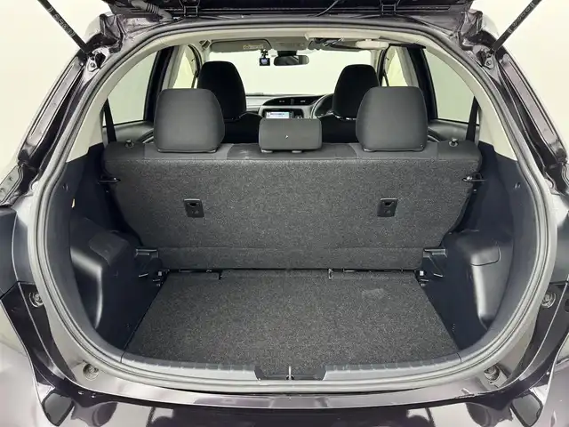 トヨタ ヴィッツ F セーフティエディション 福岡県 2018(平30)年 2.5万km ボルドーマイカメタリック 純正ナビ（ＢＴ、フルセグＴＶ）　/ＥＴＣ　/バックカメラ　/前後ドライブレコーダー　/衝突軽減システム　/横滑り防止装置　/レーンキープ　/オートハイビーム　/コーナーセンサー　/ＡＢＳ　/社外１４インチアルミホイール