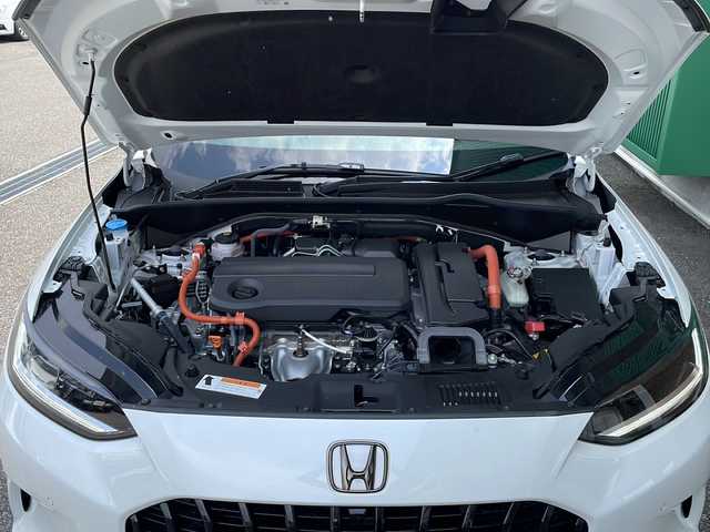 ホンダ ＺＲ－Ｖ ハイブリッド e:HEV Z 岐阜県 2024(令6)年 0.6万km プラチナホワイトパール ワンオーナー/Honda CONNECT ディスプレー（メーカー標準９インチ）/フルセグTV/AppleCarPlay/AndroidAuto/Bluetooth/USB/iPod/全方位カメラ/ホンダセンシング/レーダークルーズコントロール/衝突被害軽減システム/ブラインドスポットモニター/前後コーナーセンサー/プレミアムサウンド（BOSE）/ワイヤレス充電/本革シート（黒色）/運転席・助手席シートヒーター・ステアリングヒーター/運転席・助手席パワーシート・シートメモリ/ビルトインETC2.0/電動パーキング・ブレーキホールド/MTモード付AT・パドルシフト/LEDヘッドライト/オートライト・オートマチックハイビーム/純正18インチハイビーム/純正フロアマット・Clazzio製フロアマット（防汚のため）/スマートキー/スペアキーあり/プッシュスタート/禁煙車
