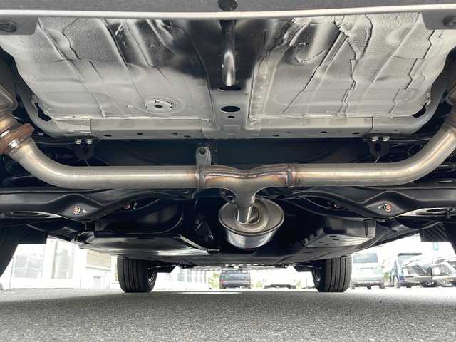 ホンダ ＺＲ－Ｖ ハイブリッド e:HEV Z 岐阜県 2024(令6)年 0.6万km プラチナホワイトパール ワンオーナー/Honda CONNECT ディスプレー（メーカー標準９インチ）/フルセグTV/AppleCarPlay/AndroidAuto/Bluetooth/USB/iPod/全方位カメラ/ホンダセンシング/レーダークルーズコントロール/衝突被害軽減システム/ブラインドスポットモニター/前後コーナーセンサー/プレミアムサウンド（BOSE）/ワイヤレス充電/本革シート（黒色）/運転席・助手席シートヒーター・ステアリングヒーター/運転席・助手席パワーシート・シートメモリ/ビルトインETC2.0/電動パーキング・ブレーキホールド/MTモード付AT・パドルシフト/LEDヘッドライト/オートライト・オートマチックハイビーム/純正18インチハイビーム/純正フロアマット・Clazzio製フロアマット（防汚のため）/スマートキー/スペアキーあり/プッシュスタート/禁煙車