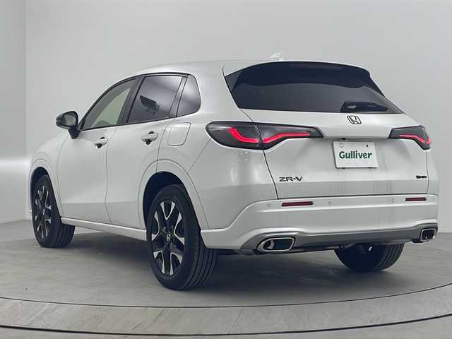 ホンダ ＺＲ－Ｖ ハイブリッド e:HEV Z 熊本県 2024(令6)年 0.6万km プラチナホワイトパール ワンオーナー/Honda CONNECT ディスプレー（メーカー標準９インチ）/フルセグTV/AppleCarPlay/AndroidAuto/Bluetooth/USB/iPod/全方位カメラ/ホンダセンシング/レーダークルーズコントロール/衝突被害軽減システム/ブラインドスポットモニター/前後コーナーセンサー/プレミアムサウンド（BOSE）/ワイヤレス充電/本革シート（黒色）/運転席・助手席シートヒーター・ステアリングヒーター/運転席・助手席パワーシート・シートメモリ/ビルトインETC2.0/電動パーキング・ブレーキホールド/MTモード付AT・パドルシフト/LEDヘッドライト/オートライト・オートマチックハイビーム/純正18インチハイビーム/純正フロアマット・Clazzio製フロアマット（防汚のため）/スマートキー/スペアキーあり/プッシュスタート/禁煙車