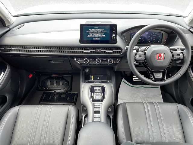 ホンダ ＺＲ－Ｖ ハイブリッド e:HEV Z 岐阜県 2024(令6)年 0.6万km プラチナホワイトパール ワンオーナー/Honda CONNECT ディスプレー（メーカー標準９インチ）/フルセグTV/AppleCarPlay/AndroidAuto/Bluetooth/USB/iPod/全方位カメラ/ホンダセンシング/レーダークルーズコントロール/衝突被害軽減システム/ブラインドスポットモニター/前後コーナーセンサー/プレミアムサウンド（BOSE）/ワイヤレス充電/本革シート（黒色）/運転席・助手席シートヒーター・ステアリングヒーター/運転席・助手席パワーシート・シートメモリ/ビルトインETC2.0/電動パーキング・ブレーキホールド/MTモード付AT・パドルシフト/LEDヘッドライト/オートライト・オートマチックハイビーム/純正18インチハイビーム/純正フロアマット・Clazzio製フロアマット（防汚のため）/スマートキー/スペアキーあり/プッシュスタート/禁煙車