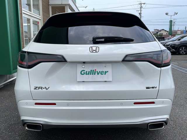 ホンダ ＺＲ－Ｖ ハイブリッド e:HEV Z 岐阜県 2024(令6)年 0.6万km プラチナホワイトパール ワンオーナー/Honda CONNECT ディスプレー（メーカー標準９インチ）/フルセグTV/AppleCarPlay/AndroidAuto/Bluetooth/USB/iPod/全方位カメラ/ホンダセンシング/レーダークルーズコントロール/衝突被害軽減システム/ブラインドスポットモニター/前後コーナーセンサー/プレミアムサウンド（BOSE）/ワイヤレス充電/本革シート（黒色）/運転席・助手席シートヒーター・ステアリングヒーター/運転席・助手席パワーシート・シートメモリ/ビルトインETC2.0/電動パーキング・ブレーキホールド/MTモード付AT・パドルシフト/LEDヘッドライト/オートライト・オートマチックハイビーム/純正18インチハイビーム/純正フロアマット・Clazzio製フロアマット（防汚のため）/スマートキー/スペアキーあり/プッシュスタート/禁煙車